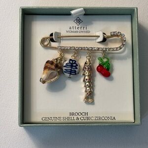 NIB Atterri Gold Rhinestone Safety pin Brooch with Beach Charms Charms